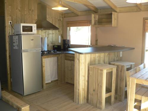 Camping Le Tastesoule - Cottage LODGE Premium TV 43m² - 2 bedrooms + sheltered terrace - Photo 6