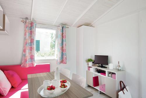 Camping Le Tastesoule - NEW Mobile-home CONFORT+ TV 26m² - 2 bedrooms + Half-covered terrace - Photo 5
