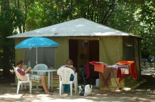 Camping de L'Ile - Canvas bungalow (without toilet block) - Photo 1
