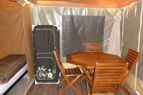 Camping de L'Ile - Canvas bungalow (without toilet block) - Photo 6