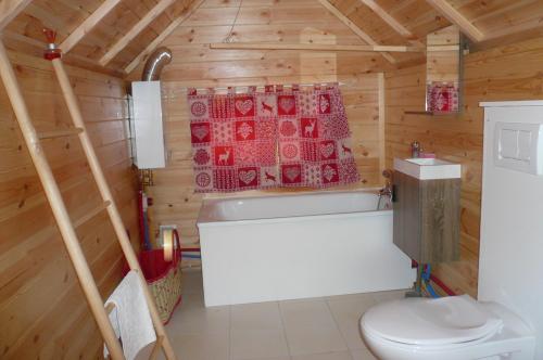 Camping du Lac - Wooden cabin - Photo 3