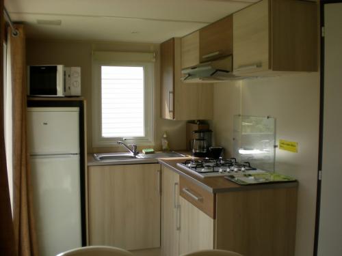 Camping Entre Terre et Mer - Mobile home Confort (2 bedrooms) - Photo 8
