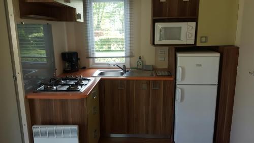 Camping Entre Terre et Mer - Mobil home Confort (2 bedrooms) - Photo 5