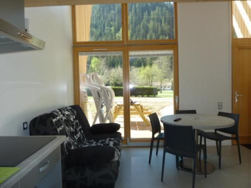 Flower Camping VERTE VALLEE - PREMIUM Chalet ECO-LODGE adapted to the people with reduced mobility 42m² + terrace - 2015 - Photo 2
