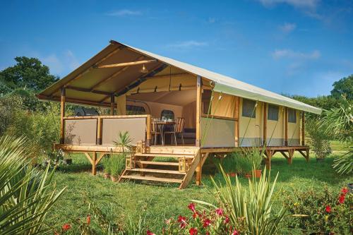 Flower Camping VERTE VALLEE - CONFORT Tent Lodge Vintage 34,50 m² (2 bedrooms) + terrace - without private facilities - 2019 - Photo 1