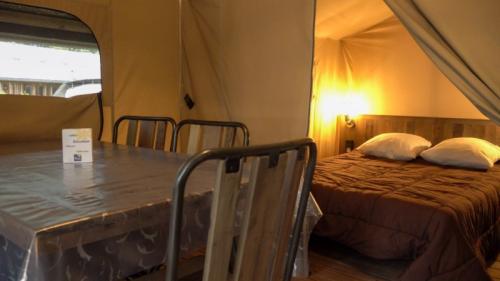 Flower Camping VERTE VALLEE - Tente Lodge Vintage "STANDARD" 34,50 m² (2 bedrooms) + terrace - without private facilities - 2019 - Photo 2