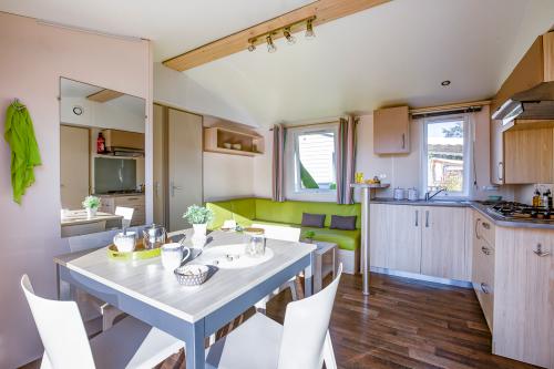 Camping Sandaya Soulac Plage - Cottage 3 bedrooms ** - Photo 5