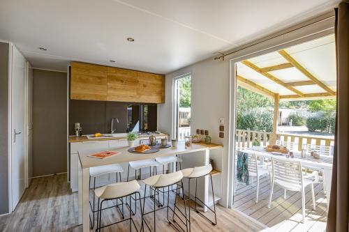 Camping Sandaya Soulac Plage - Cottage 3 bedrooms air-conditioning**** - Photo 2