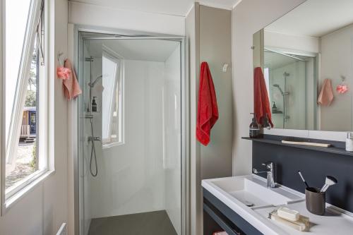 Camping Sandaya Soulac Plage - Cottage 3 bedrooms air-conditioning**** - Photo 9