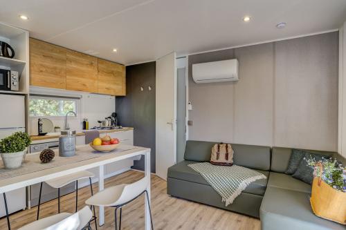 Camping Sandaya Soulac Plage - Cottage Atlantide PREMIUM 2 bedrooms - air-conditioning - Photo 3
