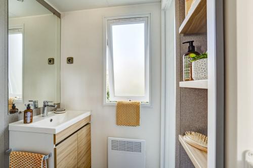Camping Sandaya Soulac Plage - Cottage 3 bedrooms 2 bathrooms air-conditioning**** - Photo 9