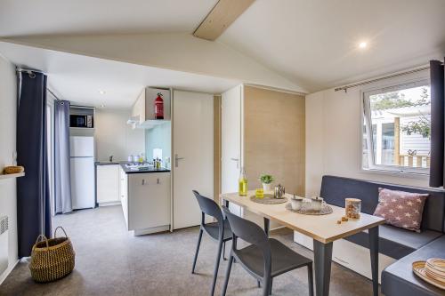 Camping Sandaya Soulac Plage - Cottage Alizé 2 bedrooms *** - Photo 4