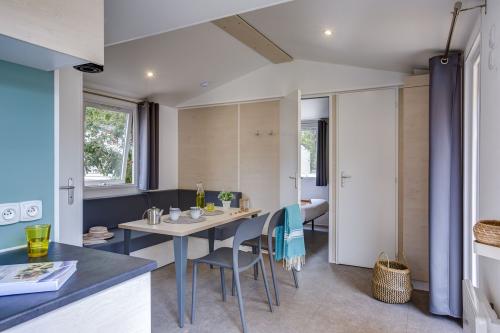 Camping Sandaya Soulac Plage - Cottage Alizé 2 bedrooms *** - Photo 5