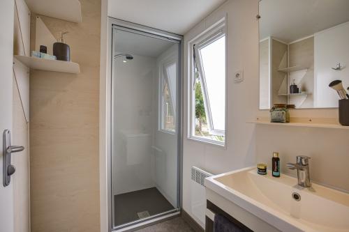 Camping Sandaya Soulac Plage - Cottage Alizé 2 bedrooms *** - Photo 8