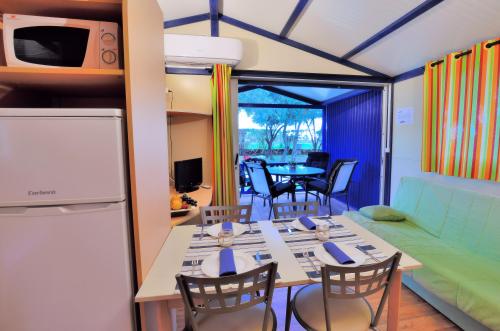Camping & Bungalows Estanyet - Bungalow MOREA - Photo 4