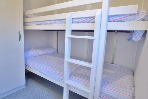 Camping & Bungalows Estanyet - Bungalow PETIT TRIANON - Photo 4