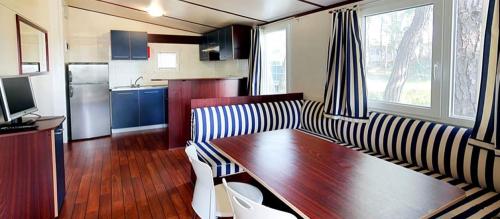 Camping Pino Mare - Mobile-home Acquamarina - Photo 1