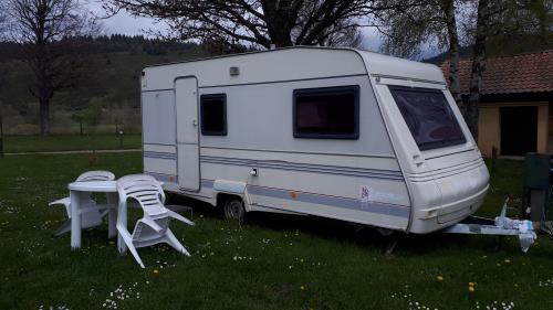 Camping La Cigale de L'Allier - Caravane Gruau - Photo 1