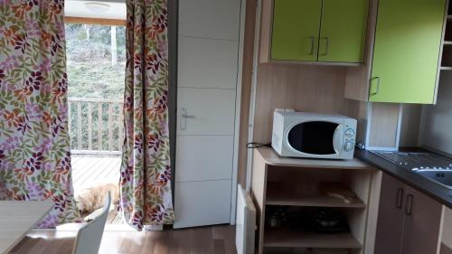Camping La Cigale de L'Allier - Mobile-home 2 bedrooms - Photo 3