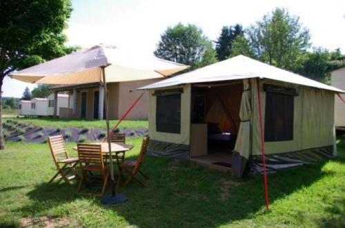 Camping La Cigale de L'Allier - Furnished tent 2 bedrooms - Photo 1