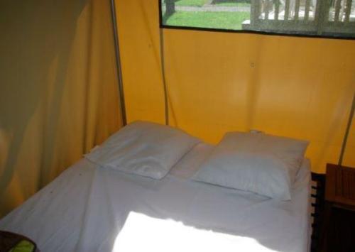 Camping La Cigale de L'Allier - Furnished tent 2 bedrooms - Photo 3