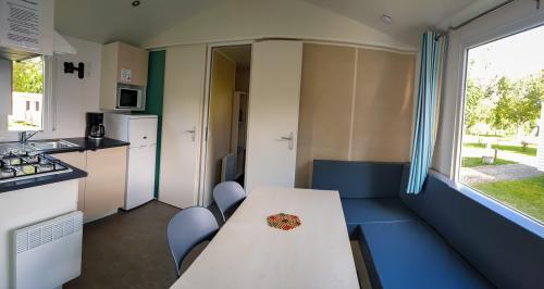 Camping La Cigale de L'Allier - Mobile-home I.R.M. Loggia 2 - 2020 - 2 bedrooms - Photo 3