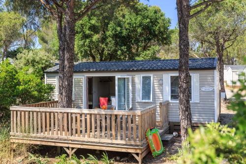 Camping Holiday Green - Family Cottage Confort 35 m² - 3 bedrooms - air-conditioning, wooden terrace - Photo 1