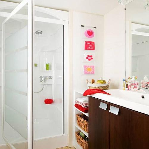 Camping Holiday Green - Family Cottage Confort 35 m² - 3 bedrooms - air-conditioning, wooden terrace - Photo 5