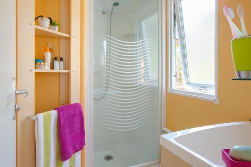 Camping Holiday Green - Cottage Holiday Résidence Prestige 40 m² (3 bedrooms) terrace, panoramic views, air-conditioning, TV - Photo 5