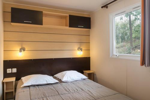 Camping Holiday Green - Cottage Riviera Club Prestige 38 m² - 3 bedrooms - wooden terrace, air-conditioning, TV - Photo 5