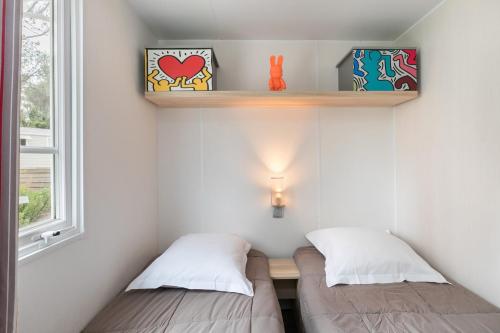Camping Holiday Green - Cottage Pop Art Confort 32 m² - 3 bedrooms - Air-conditioning - Half-covered terrace - Photo 5
