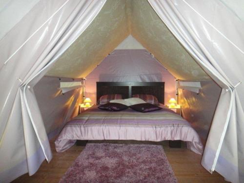 Camping de la Moselle - Tent with 2 single beds - Photo 2
