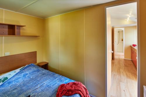 Flower Camping La Blanche Hermine - Mobil home Paimpol STANDARD 25m² (2 bedrooms - 4/6 people) + Covered terrace + TV - Photo 7