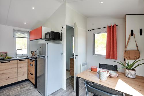 Flower Camping La Blanche Hermine - Mobile-home Pénestin CONFORT 20m² (1 bedroom - 2 people) + Covered terrace + TV - Photo 2
