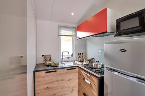 Flower Camping La Blanche Hermine - Mobile-home Pénestin CONFORT 20m² (1 bedroom - 2 people) + Covered terrace + TV - Photo 3
