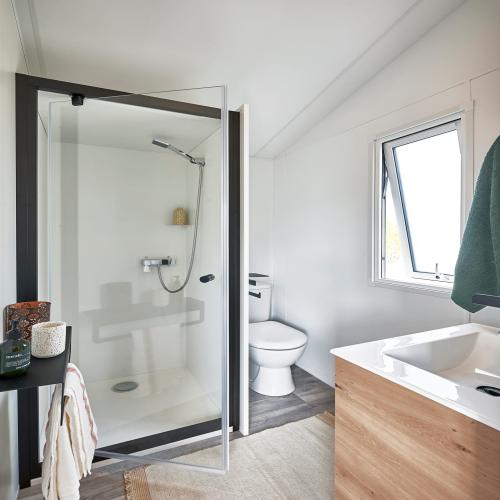 Flower Camping La Blanche Hermine - Mobile-home Pénestin CONFORT 20m² (1 bedroom - 2 people) + Covered terrace + TV - Photo 6