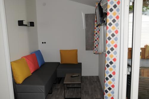 Flower Camping La Blanche Hermine - Mobil home Paimpol CONFORT 28m² (2 bedrooms - 4/6 people) + Covered terrace + TV, arrival wednesday - Photo 3