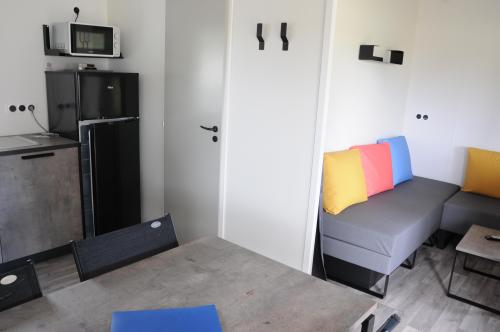 Flower Camping La Blanche Hermine - Mobil home Paimpol CONFORT 28m² (2 bedrooms - 4/6 people) + Covered terrace + TV, arrival wednesday - Photo 5
