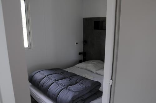 Flower Camping La Blanche Hermine - Mobil home Paimpol CONFORT 28m² (2 bedrooms - 4/6 people) + Covered terrace + TV, arrival wednesday - Photo 7