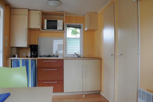 Camping La Blanche Hermine - Mobile home PENERF (1 bedroom) - Photo 4
