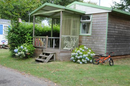 Camping La Blanche Hermine - Chalet CROUESTY (2 bedrooms) - Photo 1