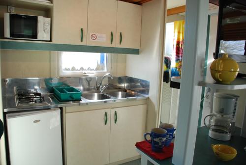 Camping La Blanche Hermine - Chalet SUSCINIO (2 bedrooms) - Photo 3