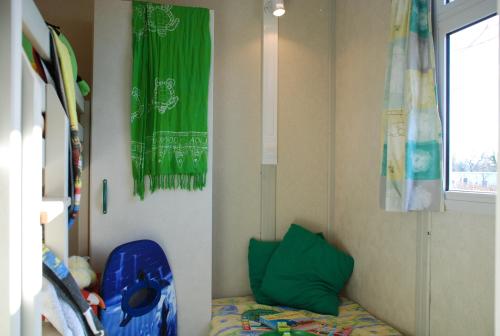 Camping La Blanche Hermine - Chalet SUSCINIO (2 bedrooms) - Photo 6