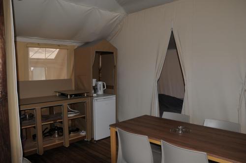 Camping La Blanche Hermine - Lodge Belle-Ile - Photo 4