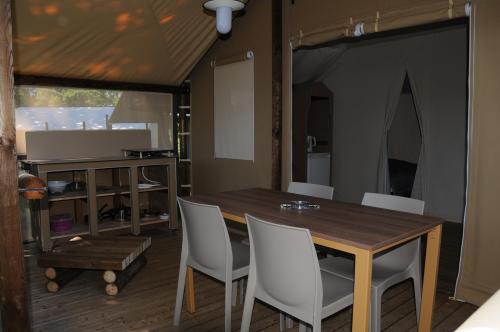 Camping La Blanche Hermine - Lodge Belle-Ile - Photo 6