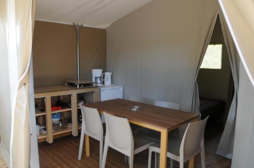 Camping La Blanche Hermine - Lodge HOËDIC (2 chambres) GAMME CONFORT + - Photo 3