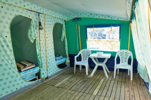 Camping Resort Els Pins - Canvas bungalow - Photo 4