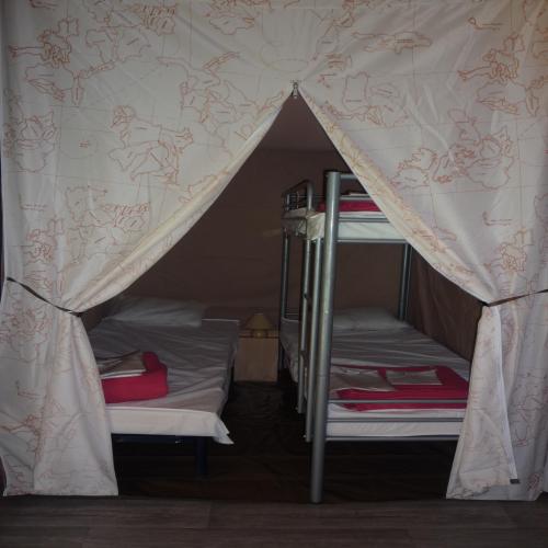 LA VALLEE DE POUPET - Tent Canada - Photo 2