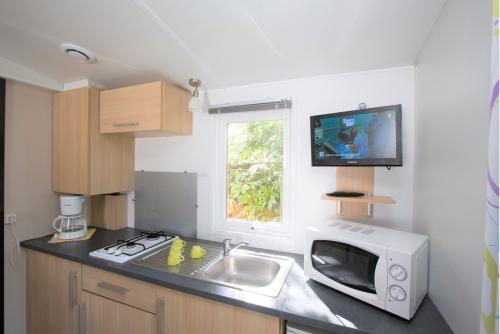 Camping Le Pré des Moines - Mobile home SARRIETTE *** 1 bedroom - Photo 3