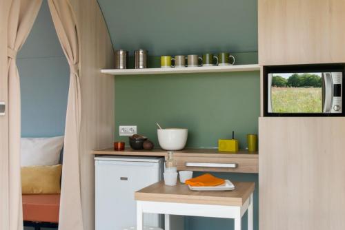 Camping Seasonova Les 7 Iles - COCO SWEET - 2 Bedrooms (without toilet blocks) - Photo 3